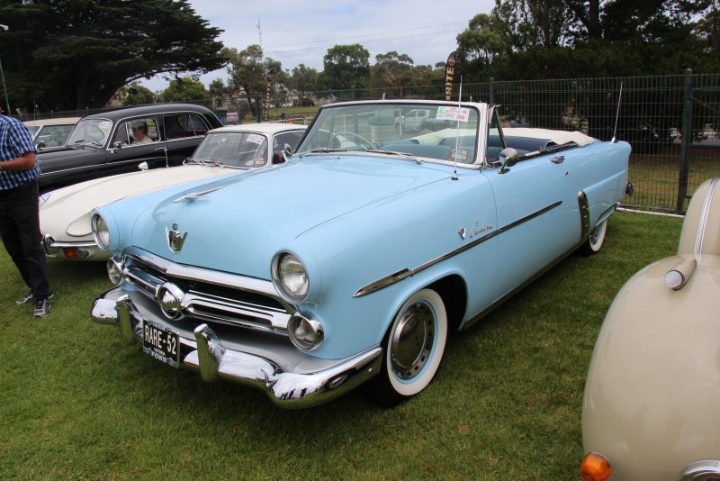 Ford Fairlane 1954