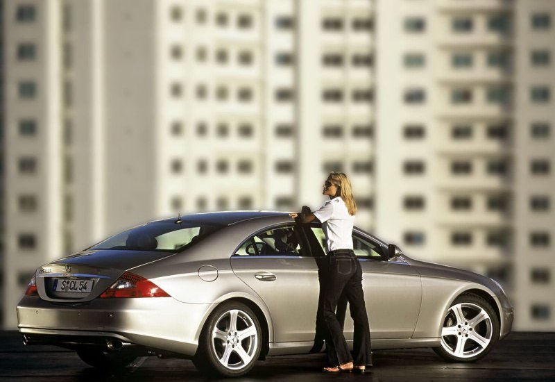 Мерседес CLS 600 И девушка