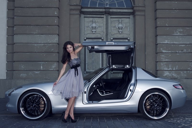 Мерседес Бенц AMG И девушка