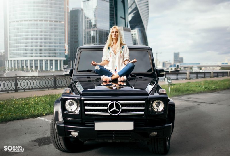 Гелендваген g 63 AMG С девушкой