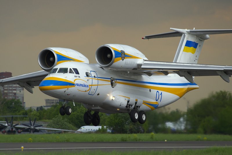 Грузовой самолет АН-225 Мрия