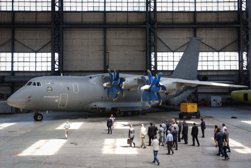 Грузовой самолет АН-225 Мрия