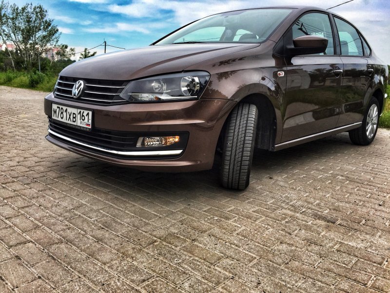 Volkswagen Polo 2017 коричневый