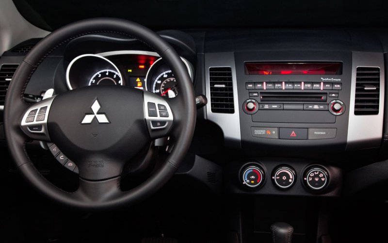 Mitsubishi Outlander XL 2007 3.0 Interior