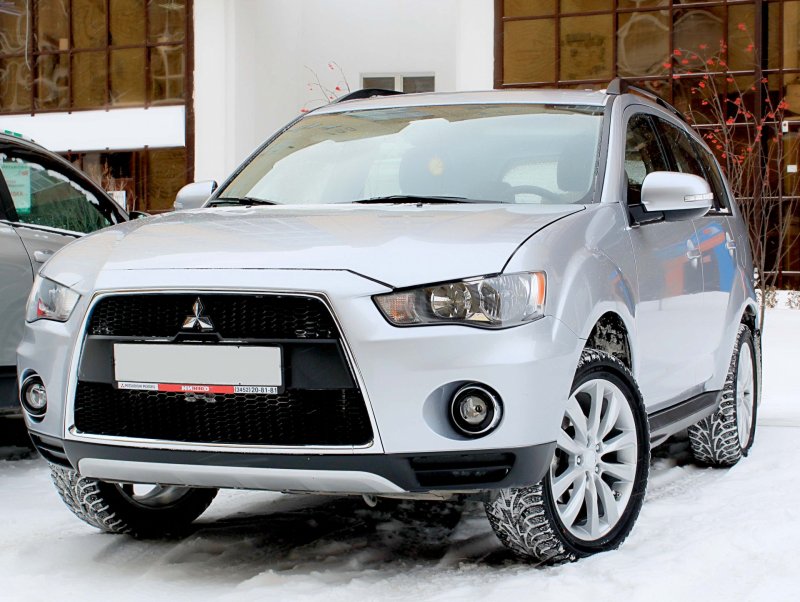 Mitsubishi Outlander XL 2011