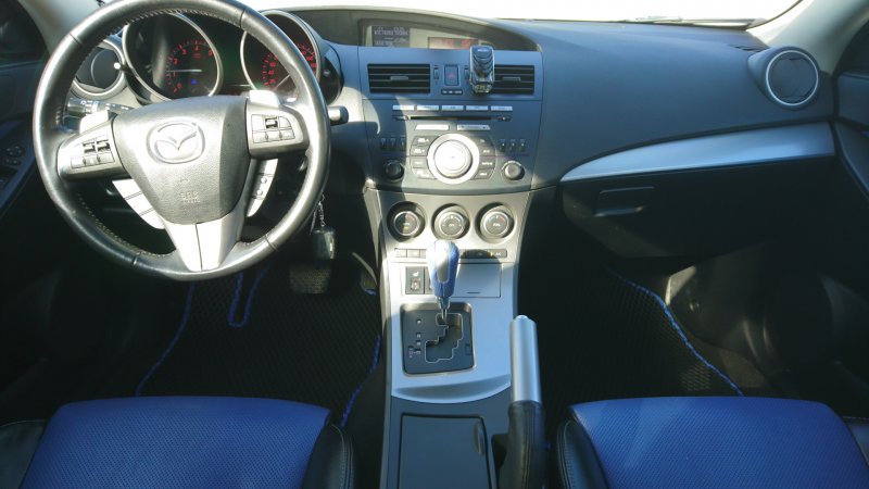 Mazda 3 2010 BL салон