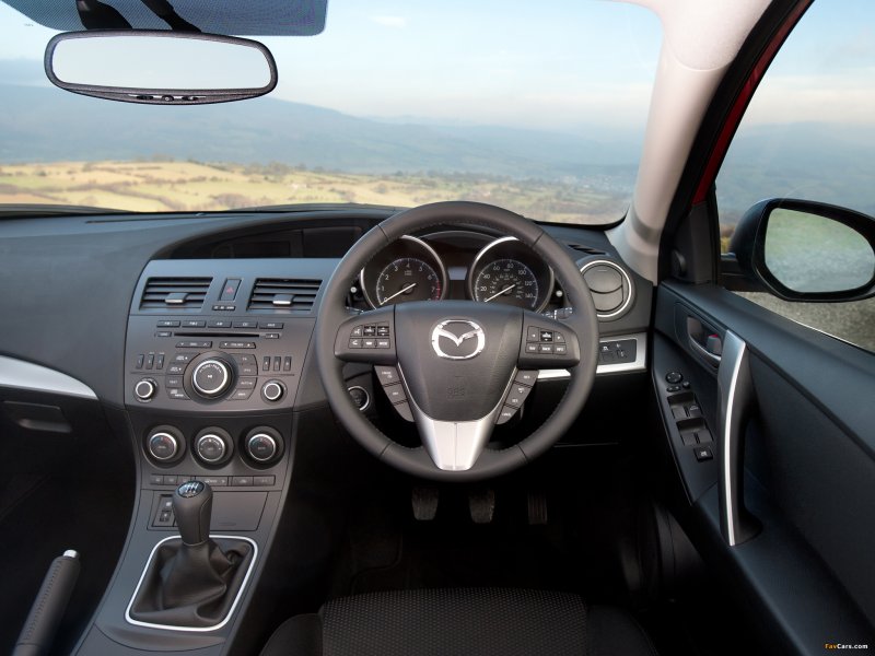 Mazda 3 хэтчбек 2012 салон