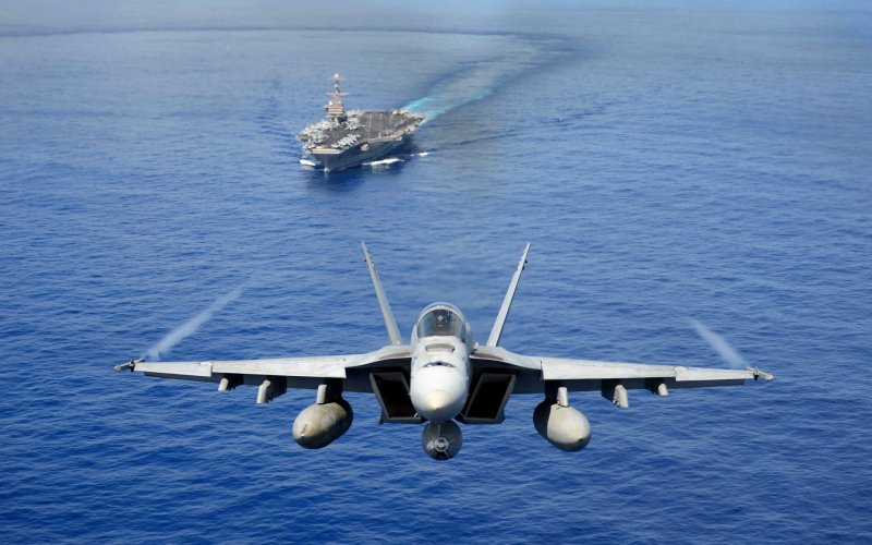 F/A-18 super Hornet на авианосце взлёт