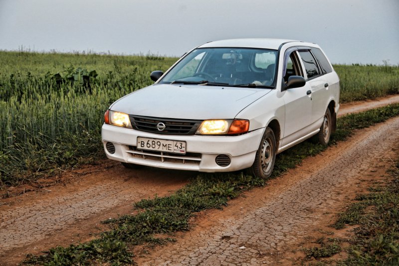Ниссан ад 2002 1,5л
