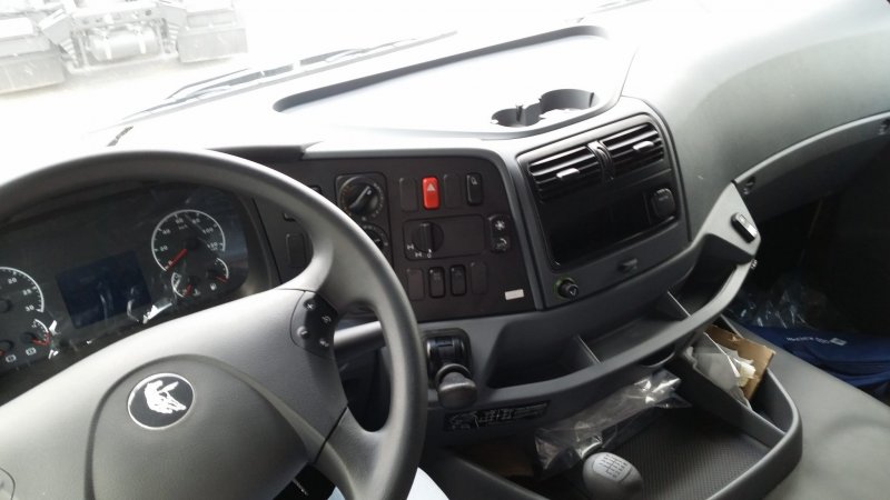 КАМАЗ 5490 автомат коробка салон внутри