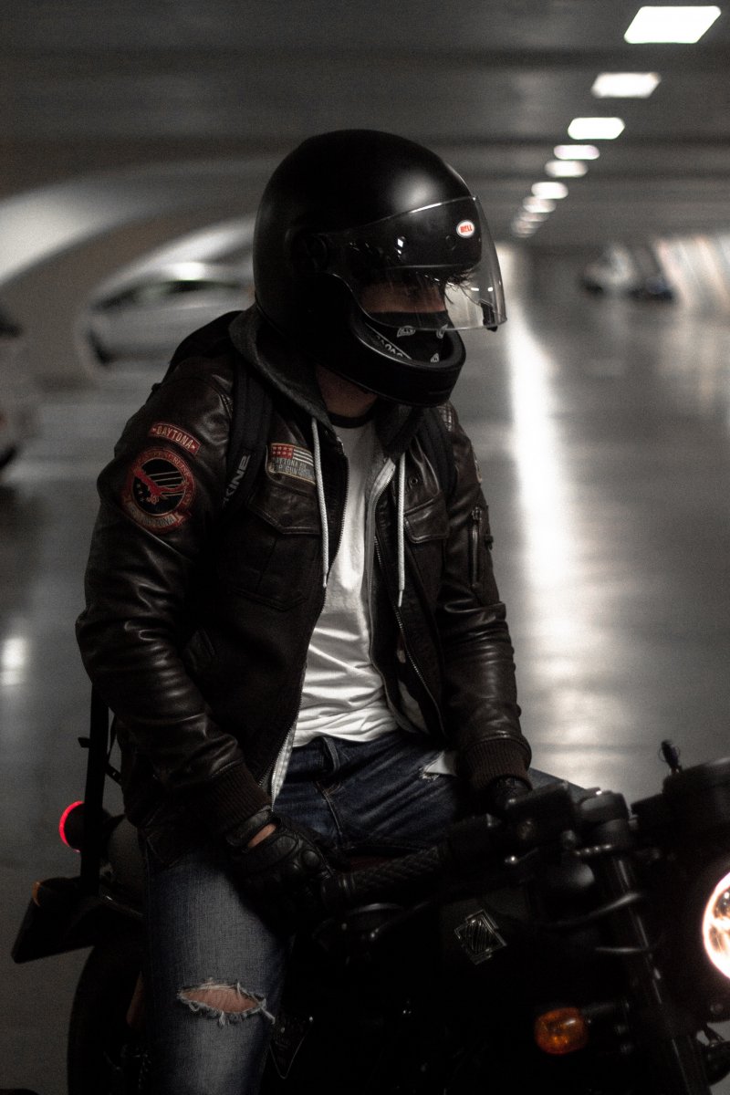 Мотоциклист фото на аву в шлеме