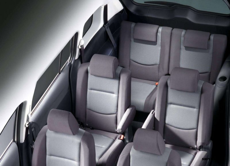 Mazda5 компактвэн салон