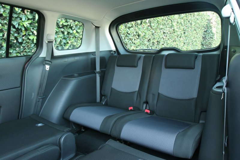 Mazda5 компактвэн салон