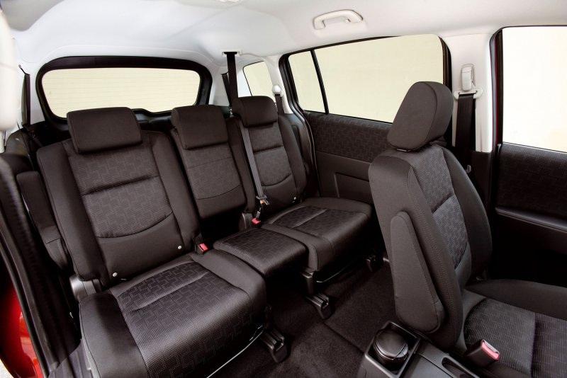 Mazda5 компактвэн салон