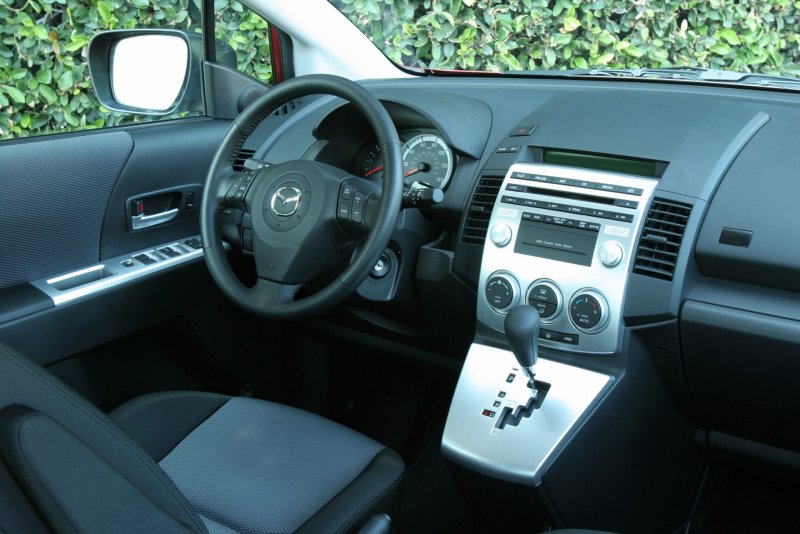 Mazda 5 салон 2006