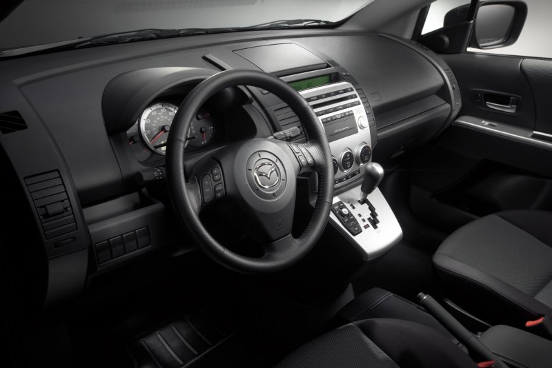 Mazda 5 2007 салон