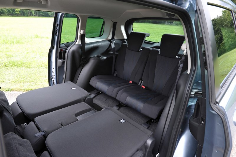 Mazda5 компактвэн багажник