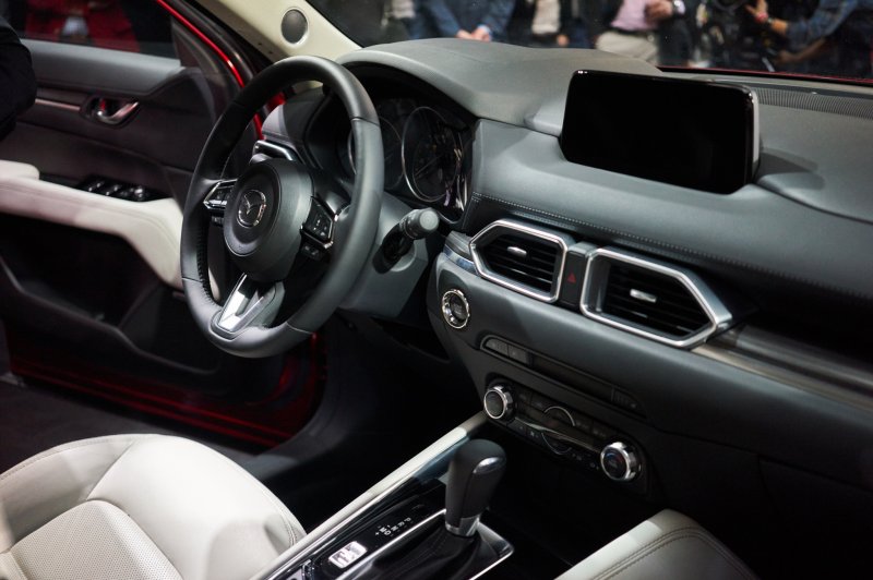 Mazda CX-5 2017 интерьер