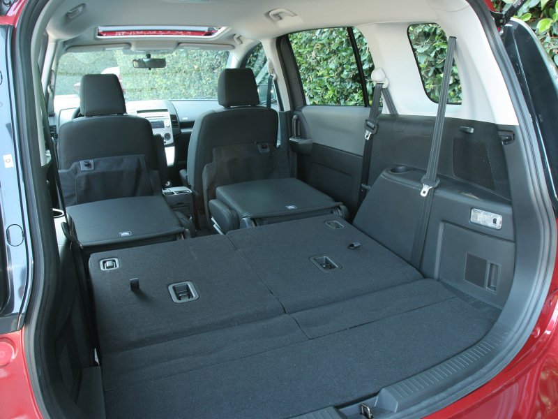 Mazda5 компактвэн салон