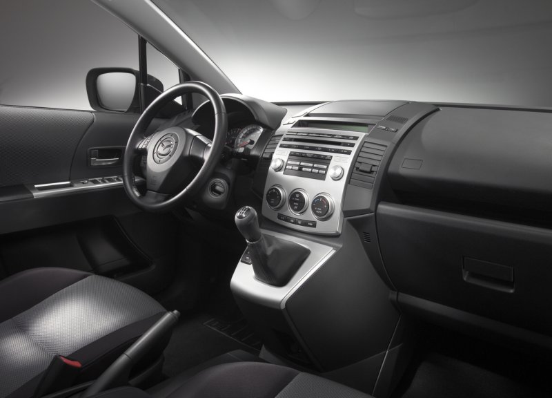 Mazda 5 минивэн 2005 - 2007