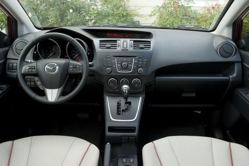 Mazda 5 2012 салон