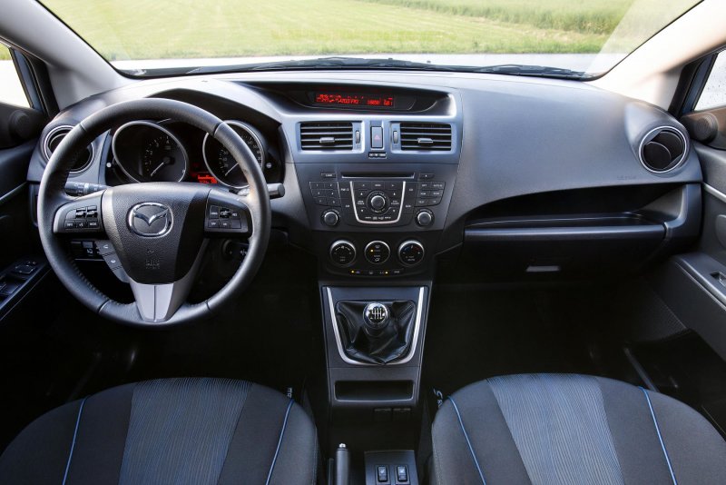 Mazda 5 2012 салон