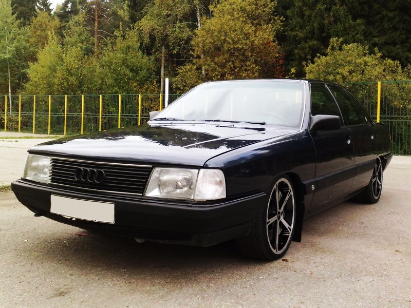 Ауди 100 с3 черная