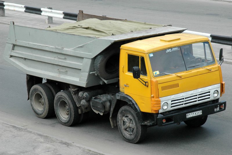 Грузовой самосвал КАМАЗ 5511