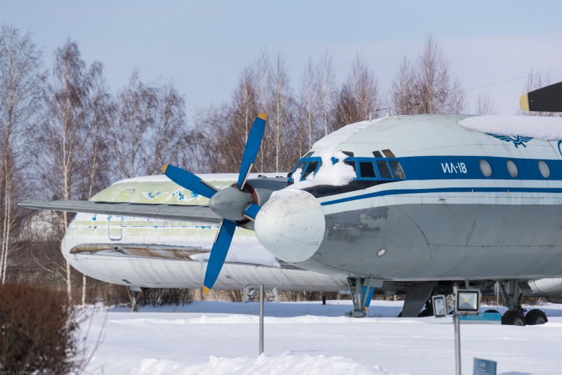 АН-72 грузовая кабина