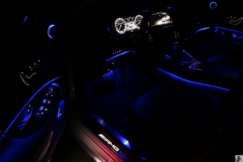Mercedes AMG 222 салон ночью