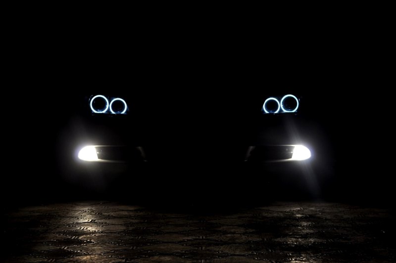 BMW ангельские глазки в темноте