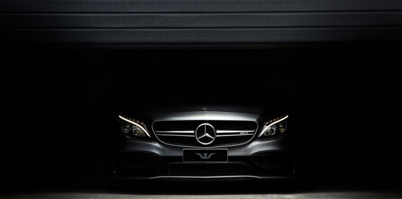 Мерседес c63 AMG В темноте