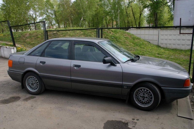 Audi 80 b4 серебристая