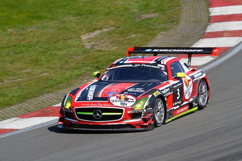 Racing Mercedes AMG gt3