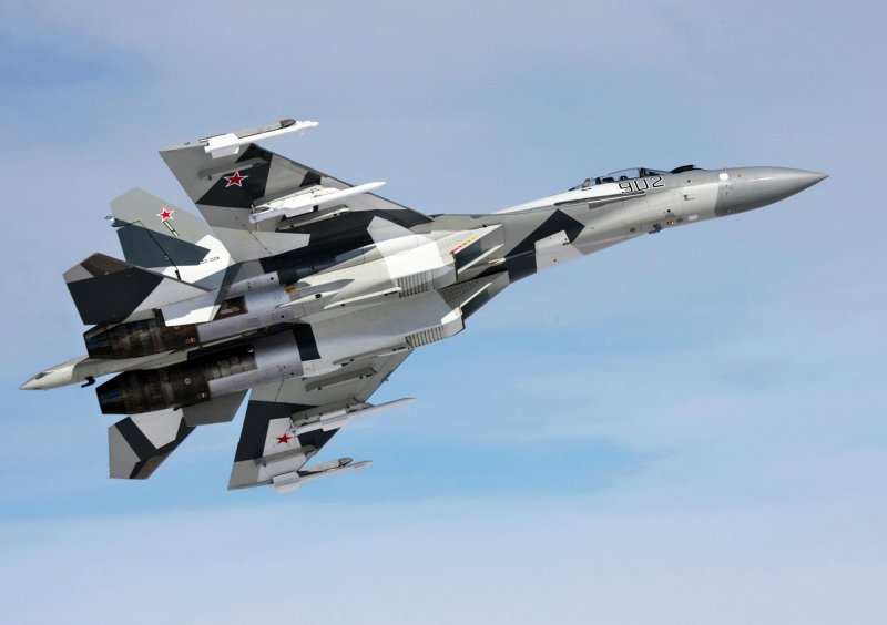 Истребитель Су-35