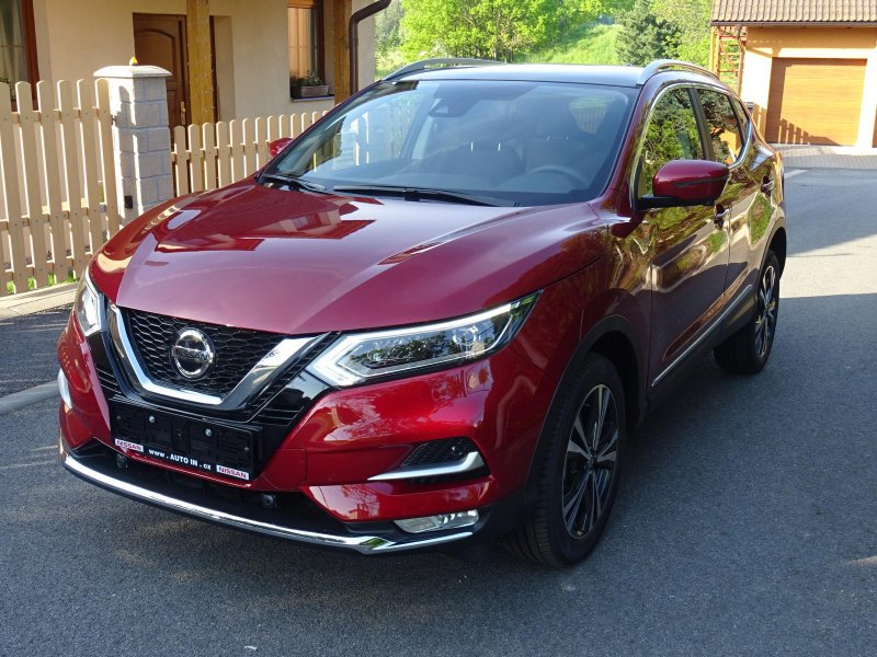 Nissan Qashqai j11 красный