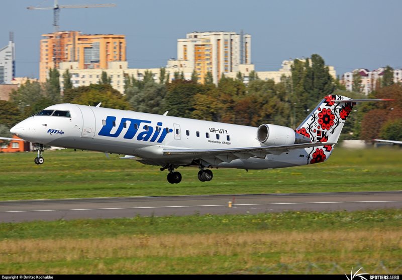 Самолет CRJ-200 LR