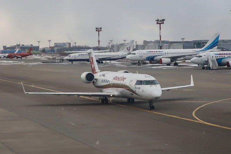 Самолёт Bombardier CRJ-100