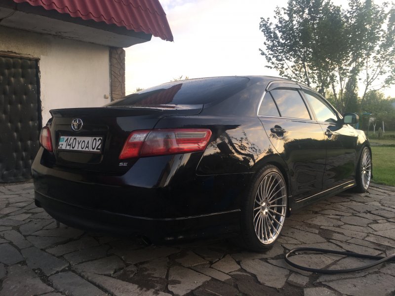 Камри 40 черная r 19
