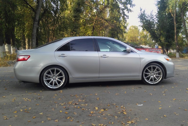 Toyota Camry xv40 черные диски