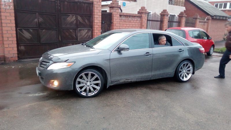 Toyota Camry 40 серебро r17