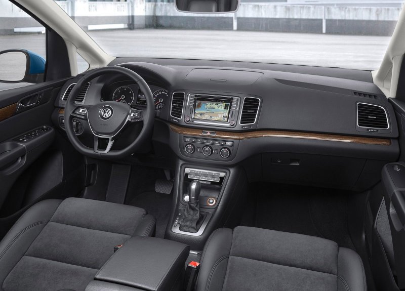 VW Sharan 2018 салон