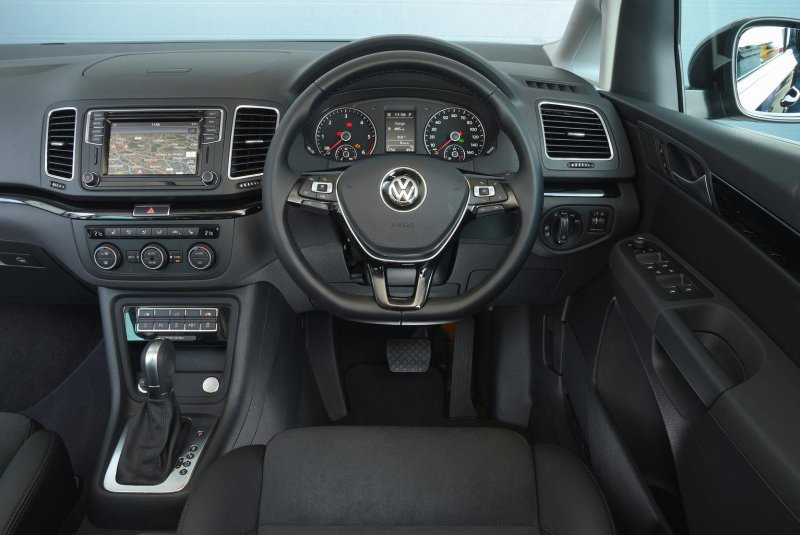 Volkswagen Sharan 2019 внутри