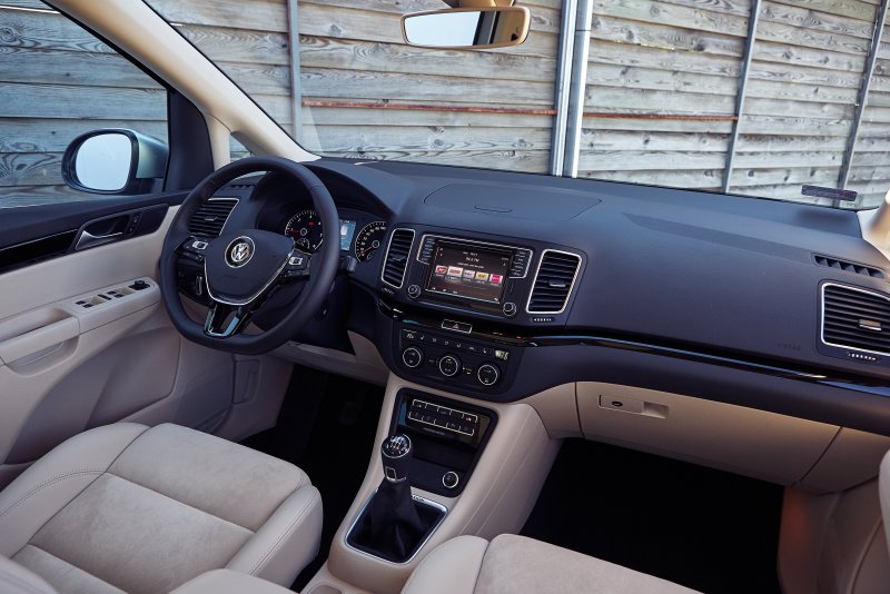VW Sharan 2015 салон