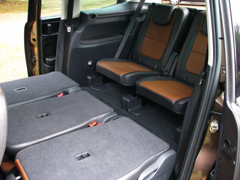 VW Sharan 2016 3 ряд