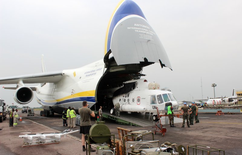 АН-124 Руслан погрузка