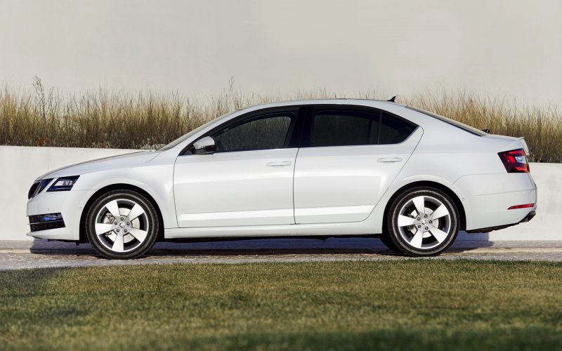 Skoda Octavia сбоку