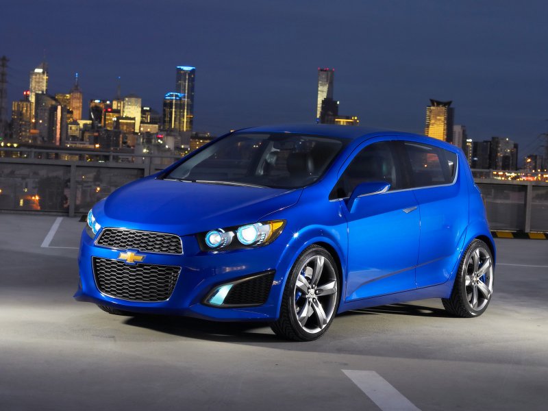 Chevrolet Aveo t300 хэтчбек