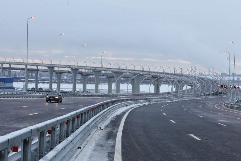 Северный мост на скоростной автомагистрали в Санкт-Петербурге