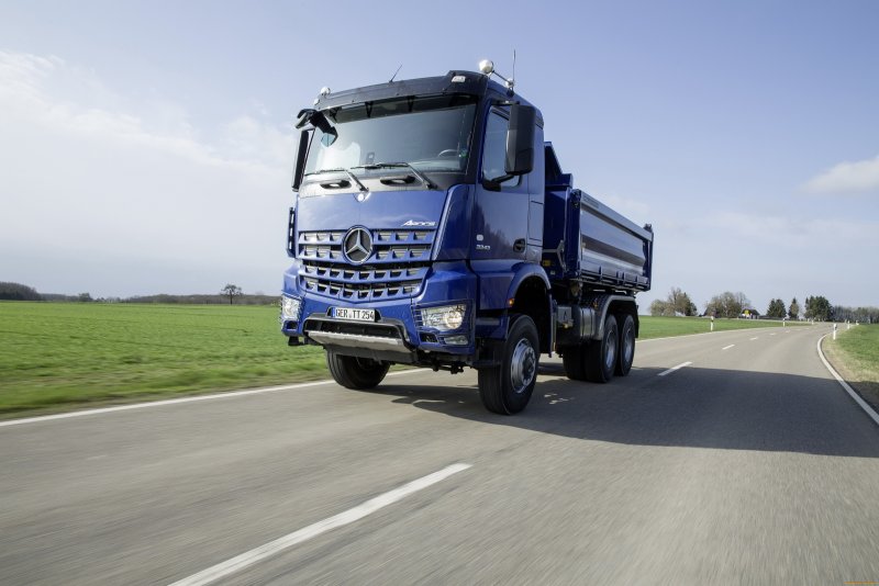 Грузовики Мерседес Арокс